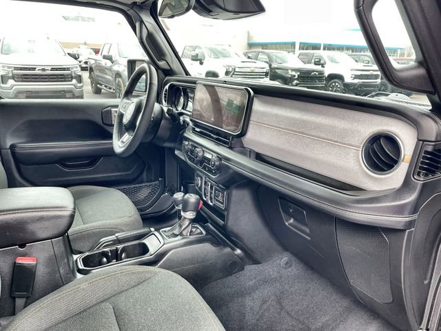 Used 2025 Jeep Wrangler Unlimited Sahara image 30