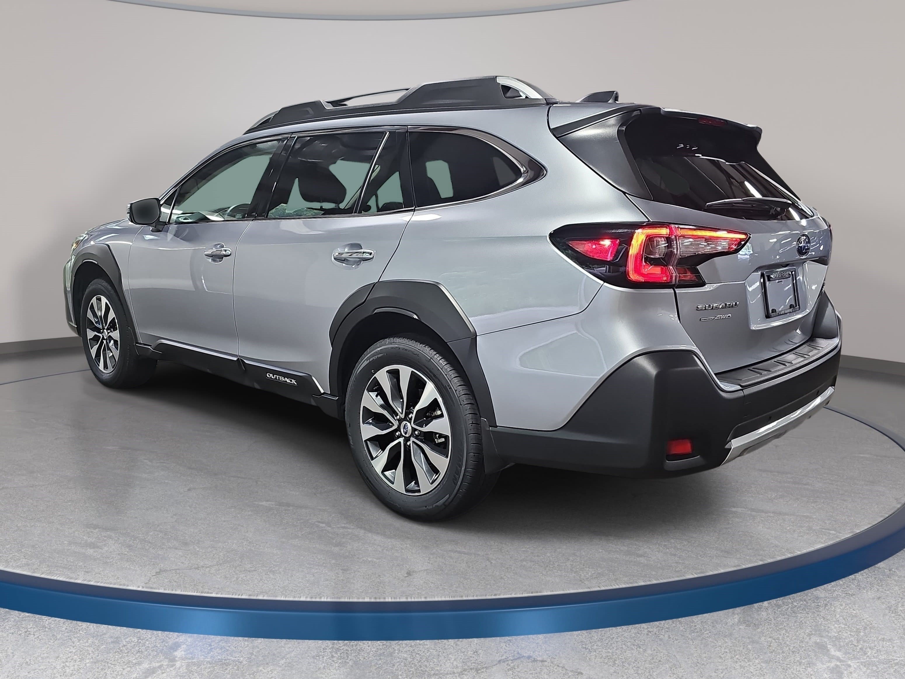 Used 2025 Subaru Outback Touring AWD/4WD image 7