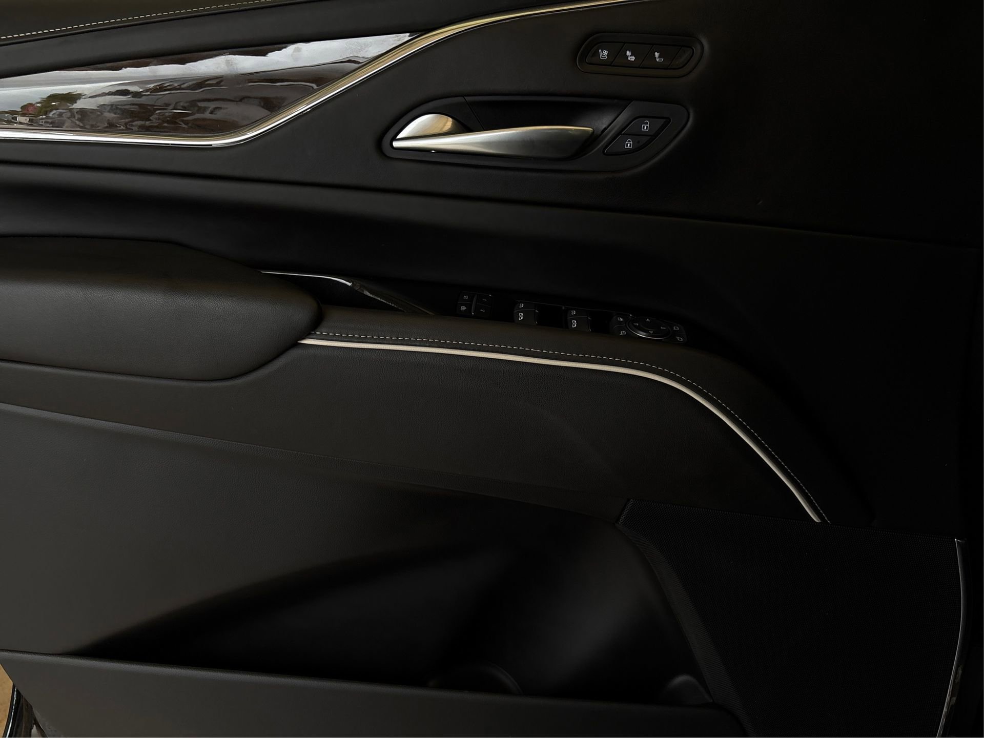 Certified 2024 Cadillac Escalade ESV Premium Luxury Platinum image 21