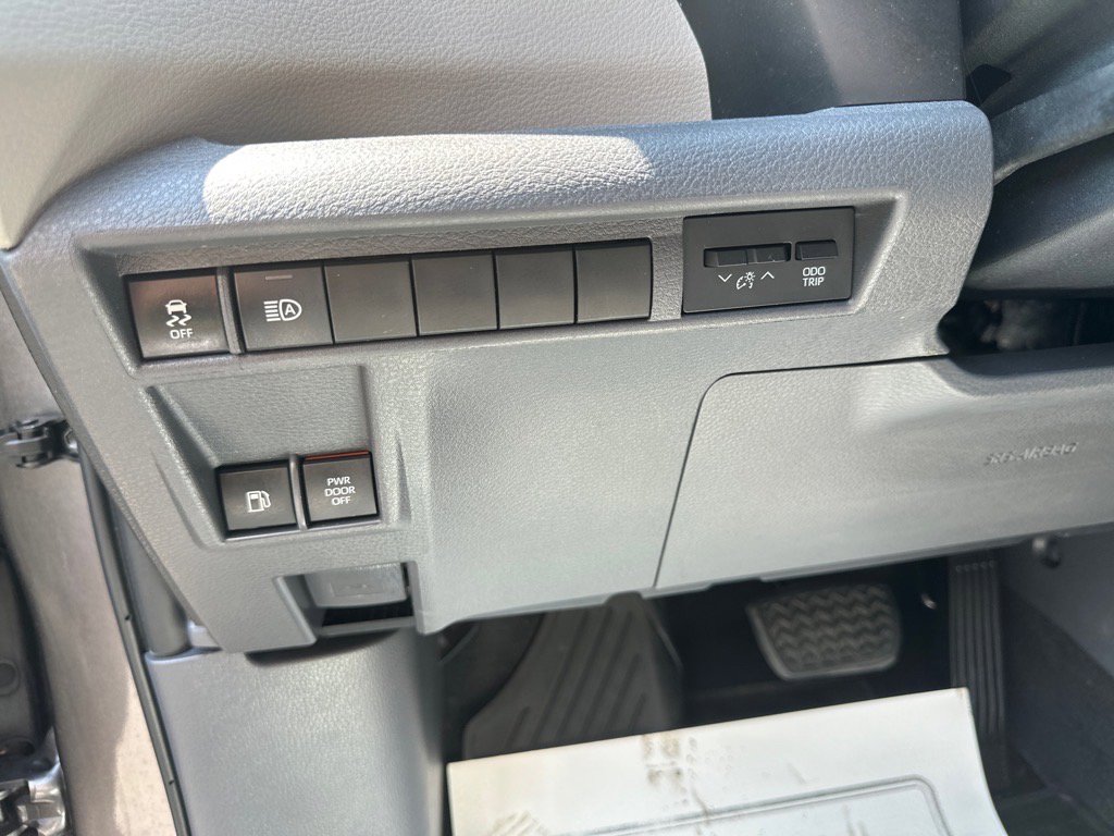 Used 2022 Toyota Sienna LE image 27