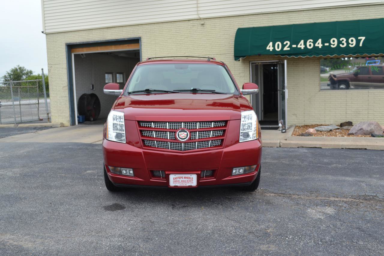 Used 2014 Cadillac Escalade Premium AWD/4WD image 2