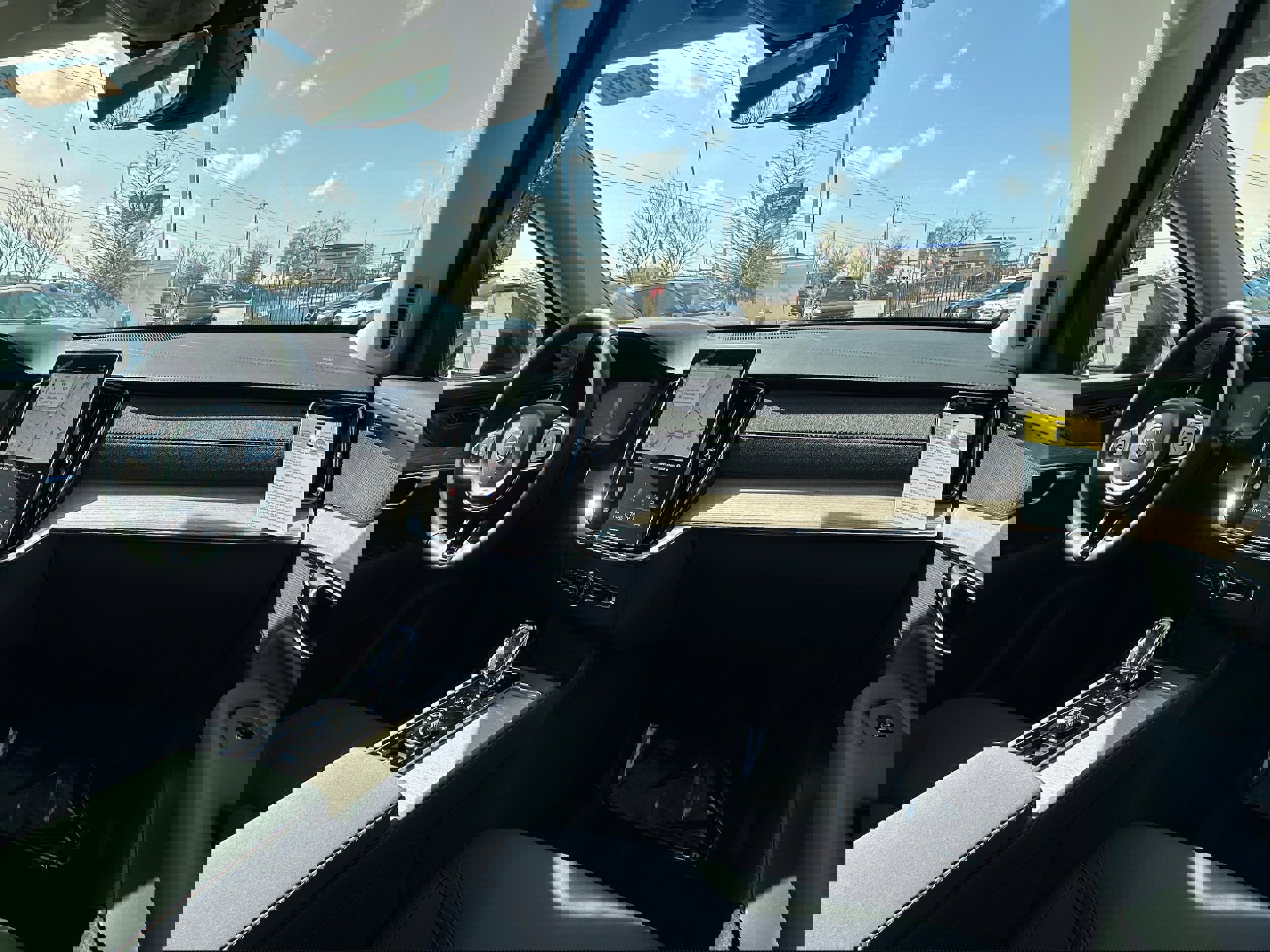 New 2025 Volvo XC90 T8 Plus w/ Protection Package Premier image 11