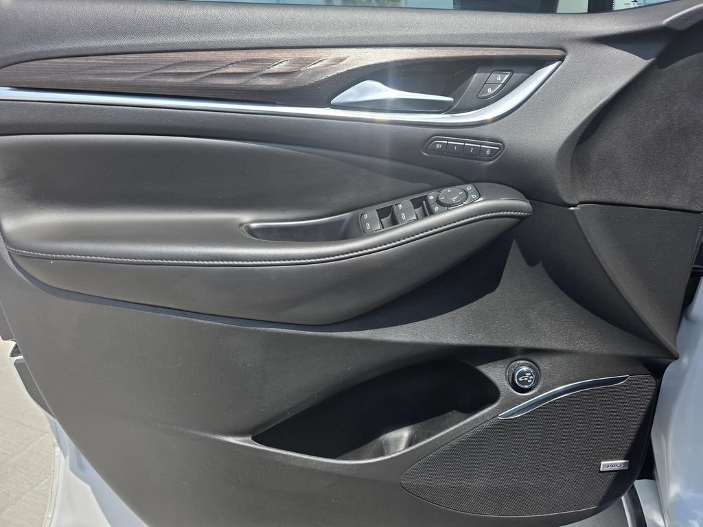 Used 2022 Buick Enclave Avenir FWD image 13