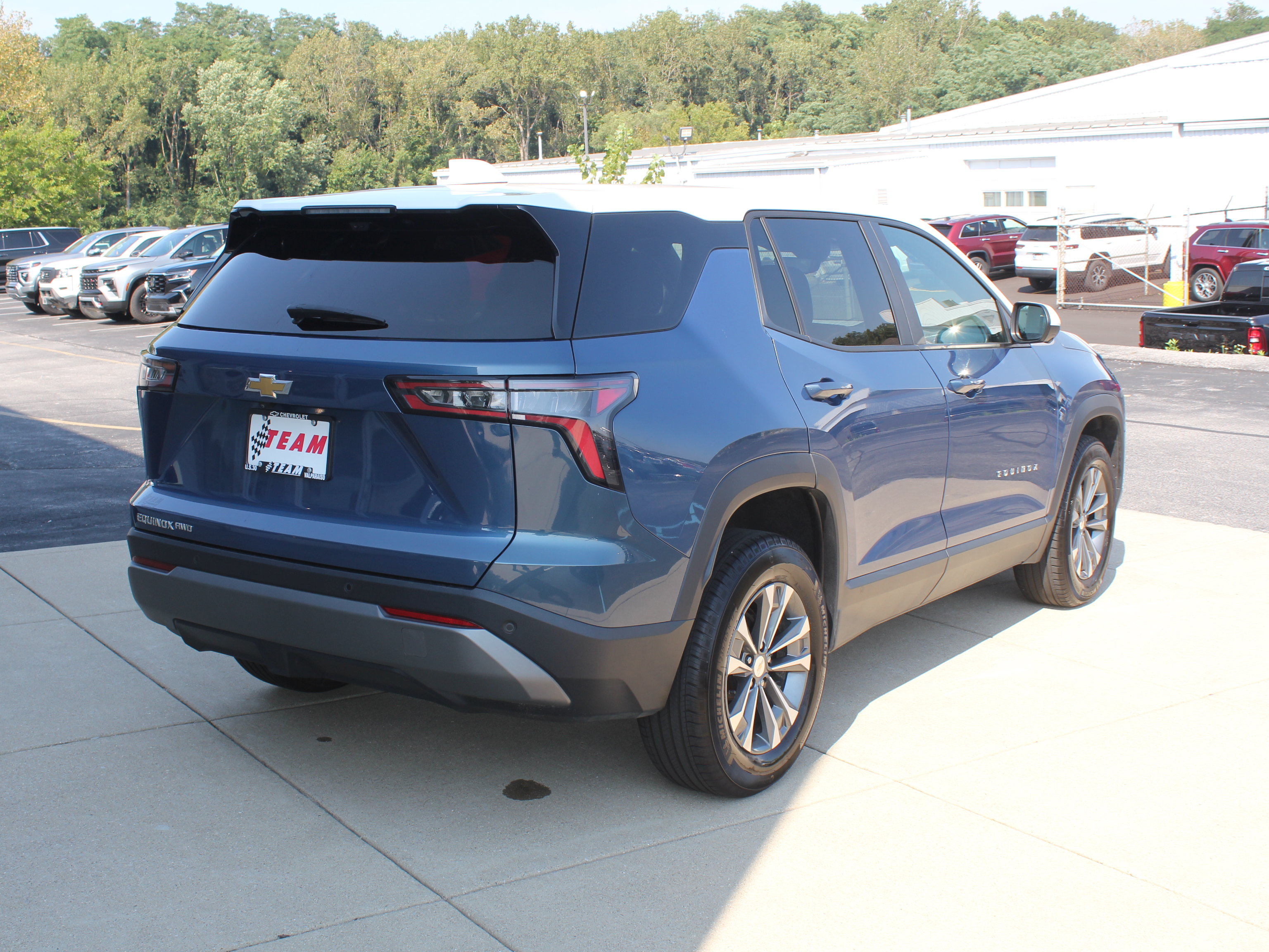 Used 2025 Chevrolet Equinox LT w/ Safety and Technology Package AWD/4WD image 6