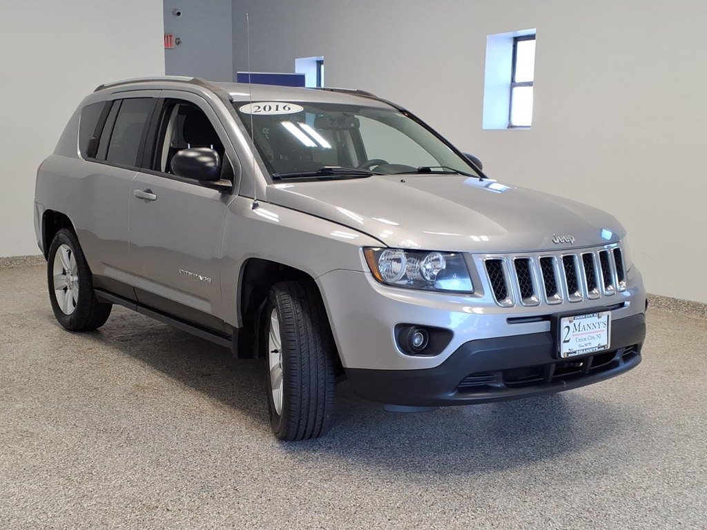 Used 2016 Jeep Compass Sport w/ Power Value Group AWD/4WD image 3