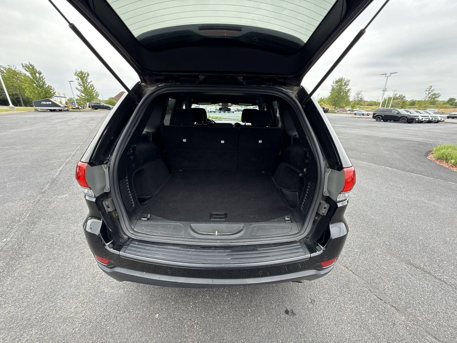 Used 2018 Jeep Grand Cherokee Laredo AWD/4WD image 22