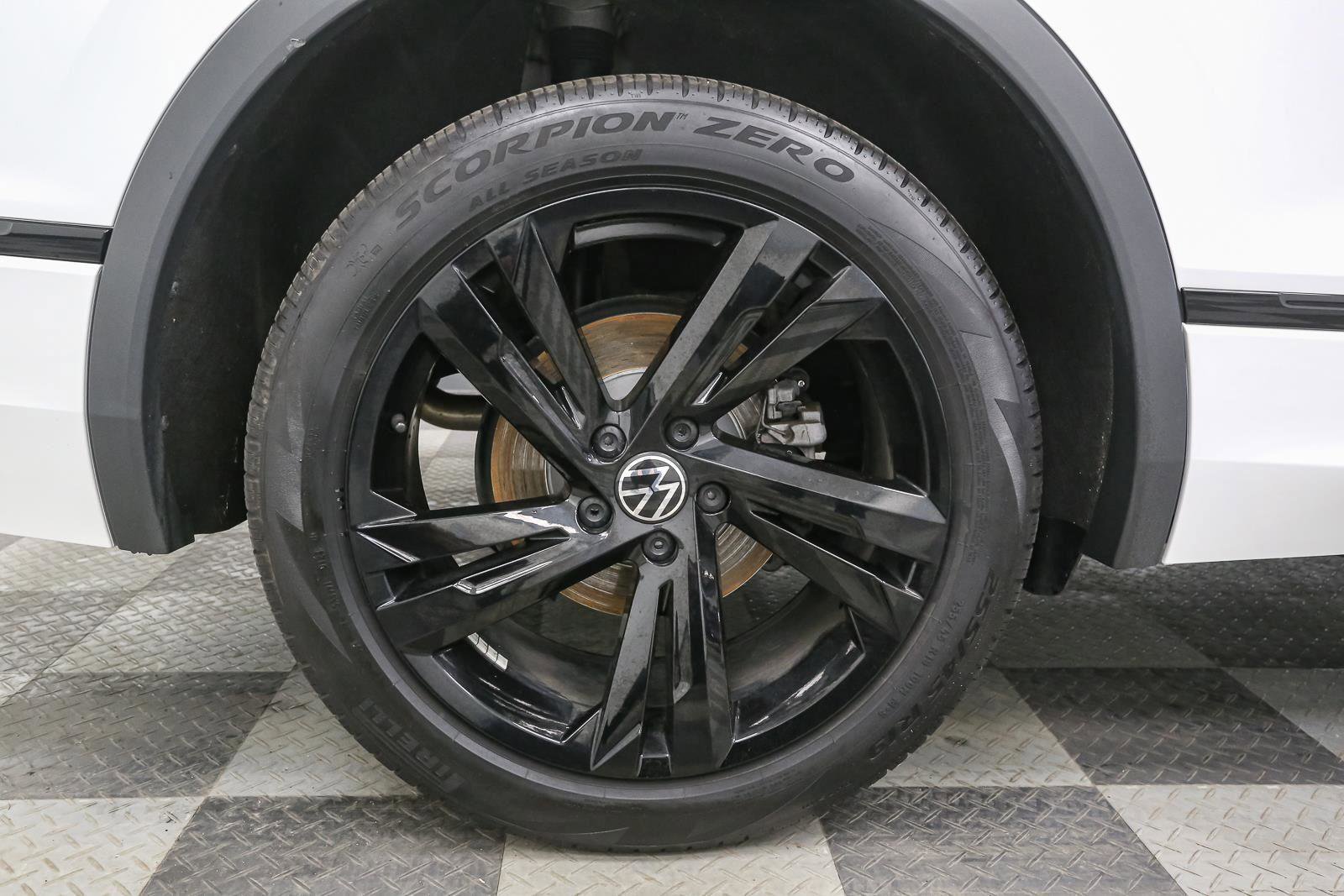 Certified 2024 Volkswagen Tiguan SE R-Line AWD/4WD image 19