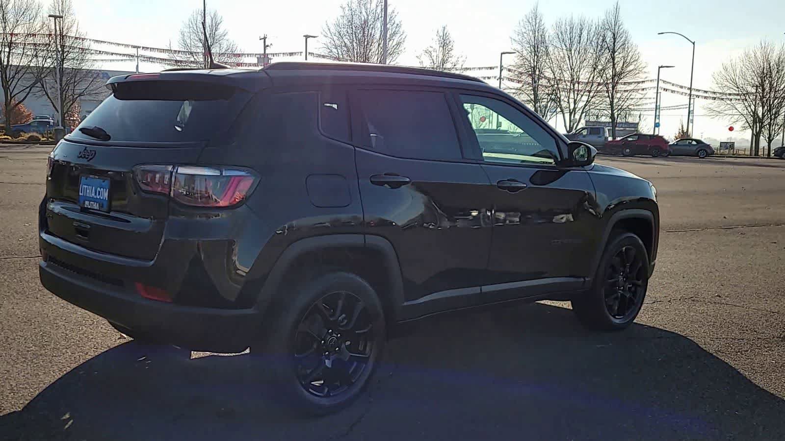 Used 2025 Jeep Compass Latitude w/ Altitude Special Edition AWD/4WD image 8