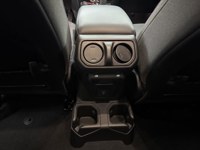 Used 2025 Jeep Wrangler Unlimited Rubicon w/ Convenience Group image 7