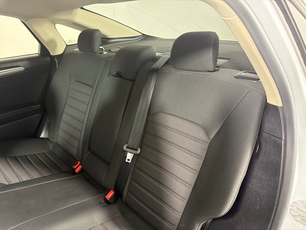 Used 2019 Ford Fusion SE FWD image 19