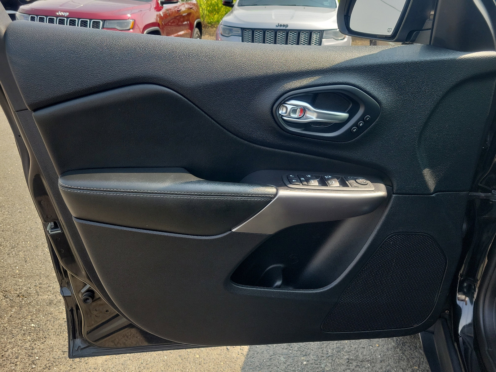 Certified 2020 Jeep Cherokee Limited image 12