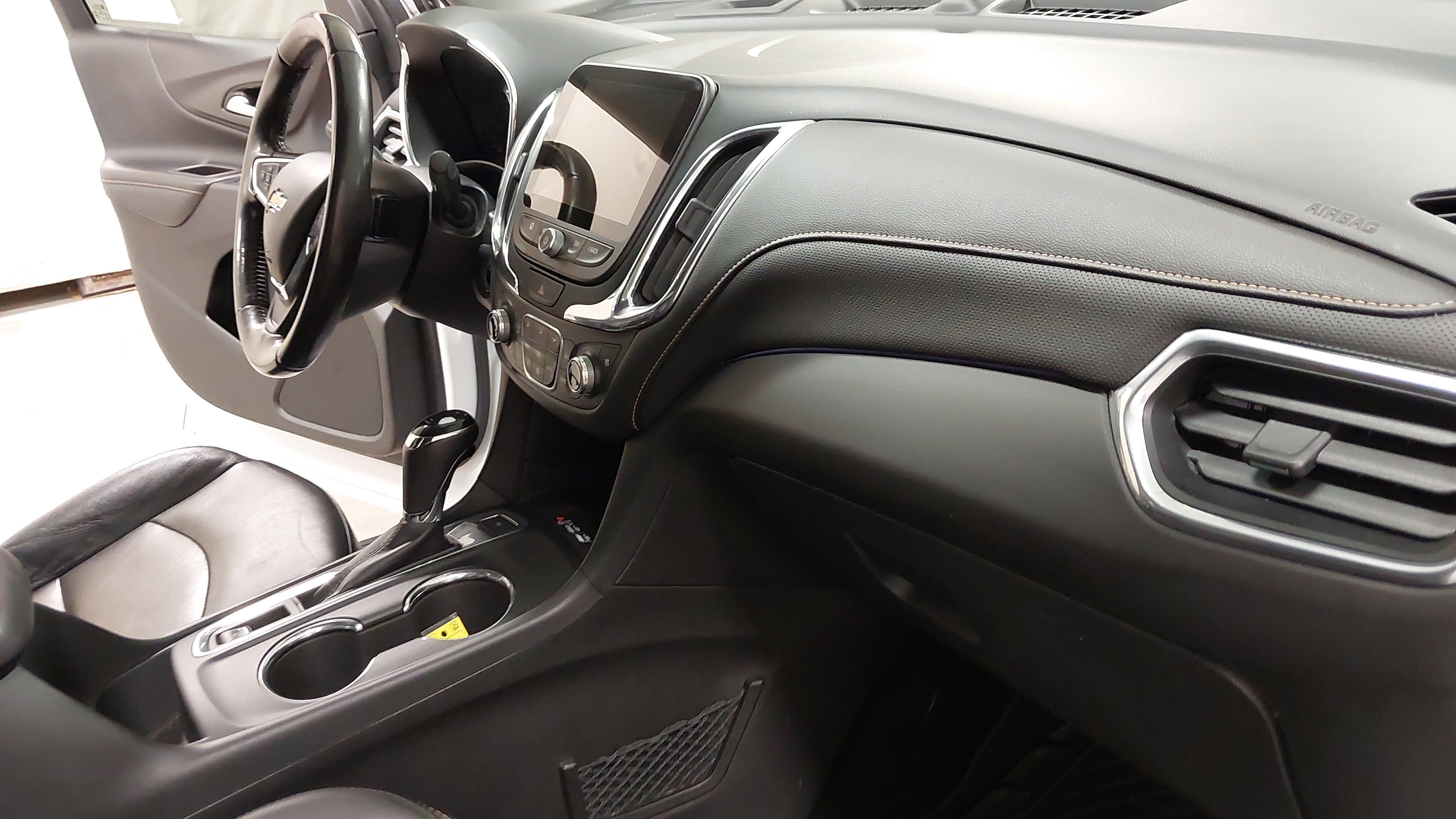 Used 2018 Chevrolet Equinox Premier image 29