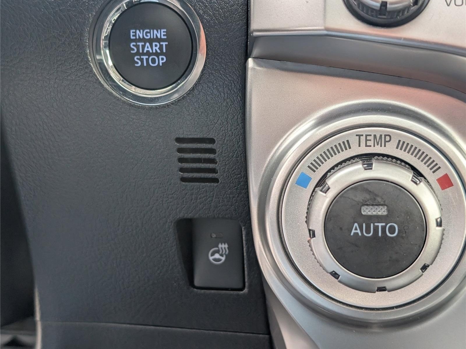 Used 2024 Toyota 4Runner Limited AWD/4WD image 27