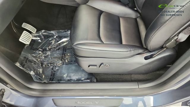 Used 2023 Tesla Model Y Performance AWD/4WD image 33