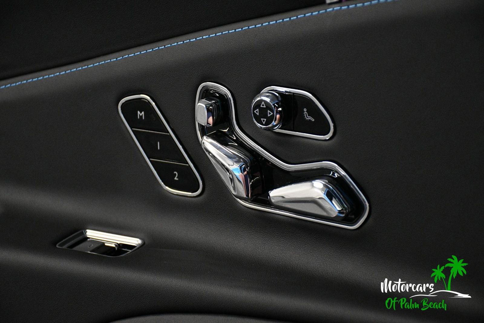 Used 2025 Bentley Flying Spur Plug-In Hybrid image 46