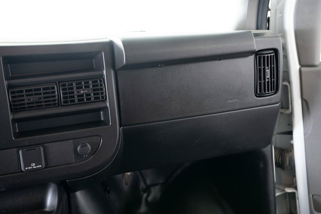 Used 2019 Chevrolet Express 2500 w/ Driver Convenience Package RWD image 20