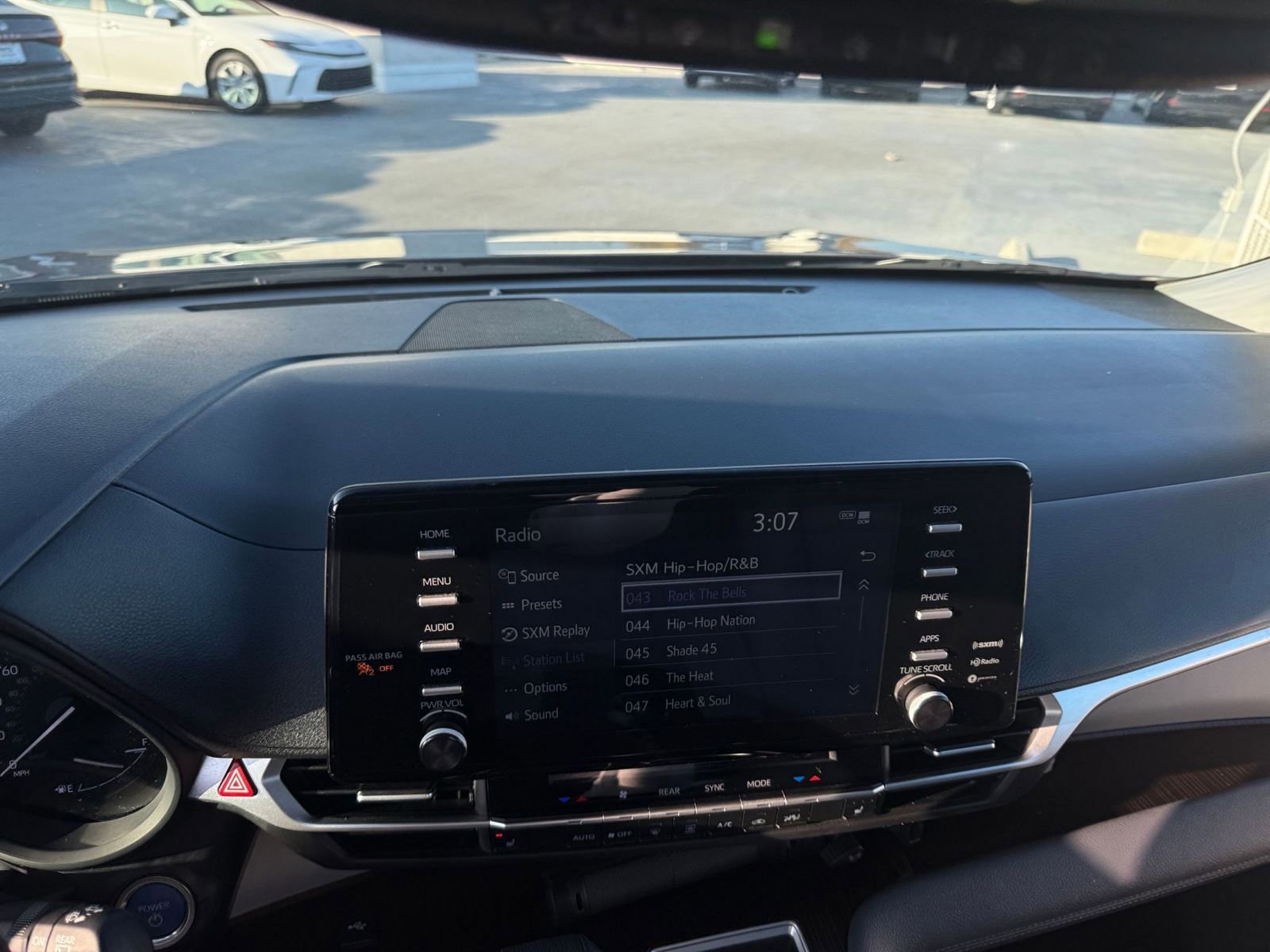 Used 2024 Toyota Sienna XLE image 18