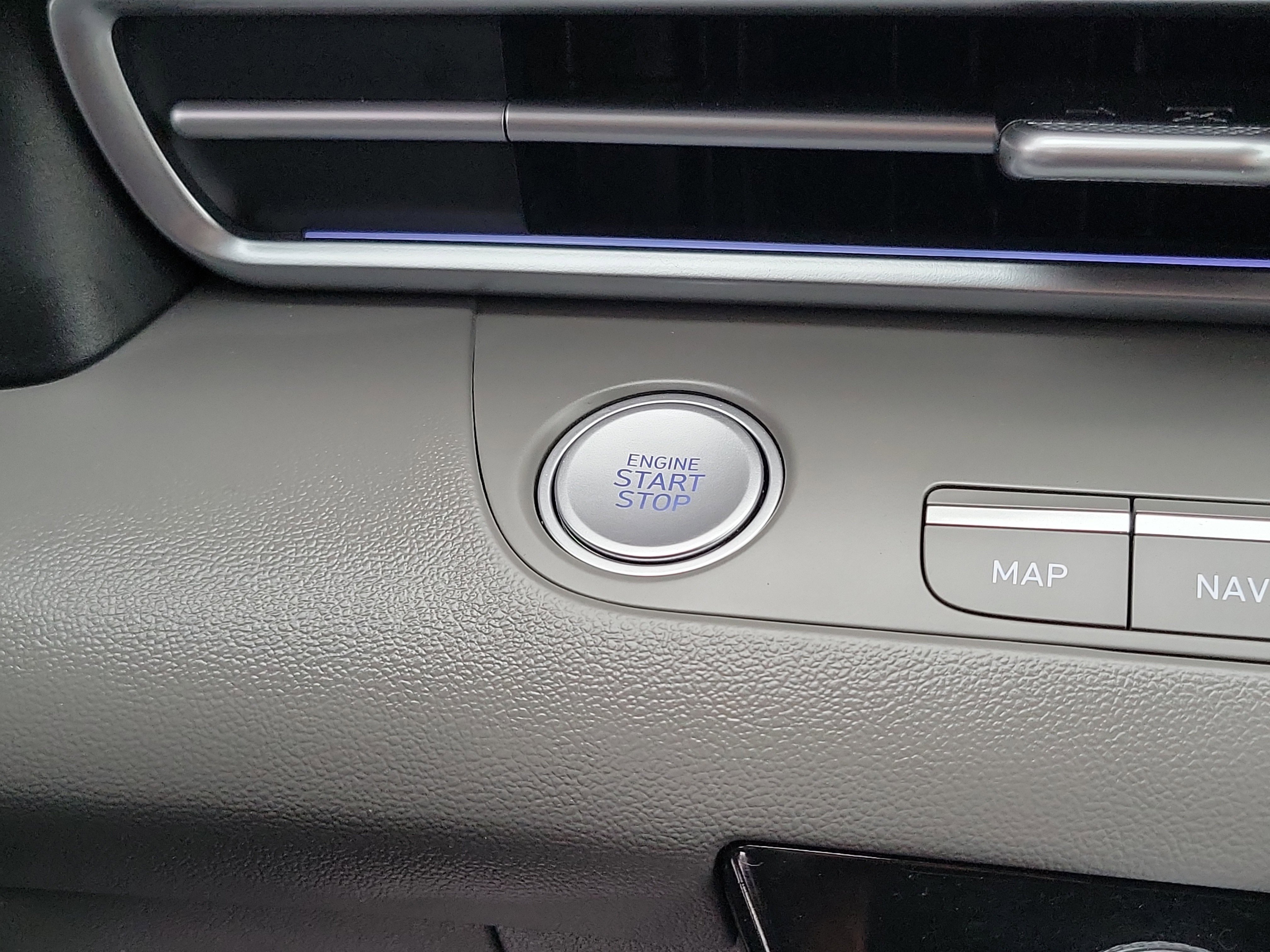Certified 2025 Hyundai Elantra SEL FWD image 17