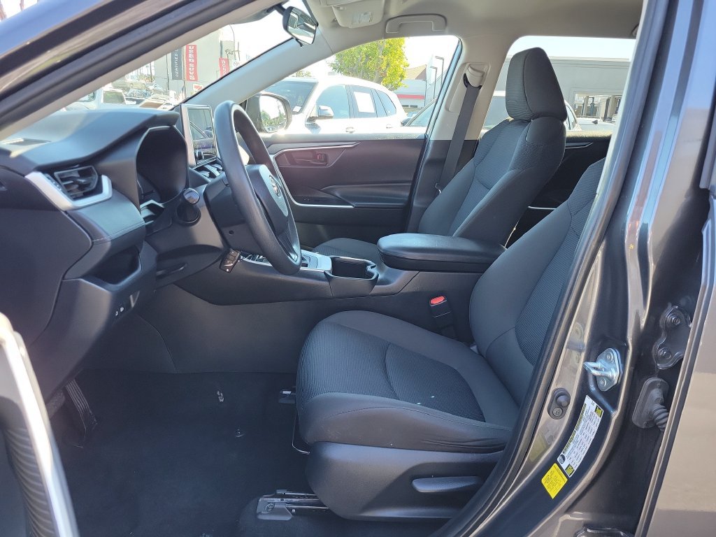 Used 2024 Toyota RAV4 LE FWD image 20