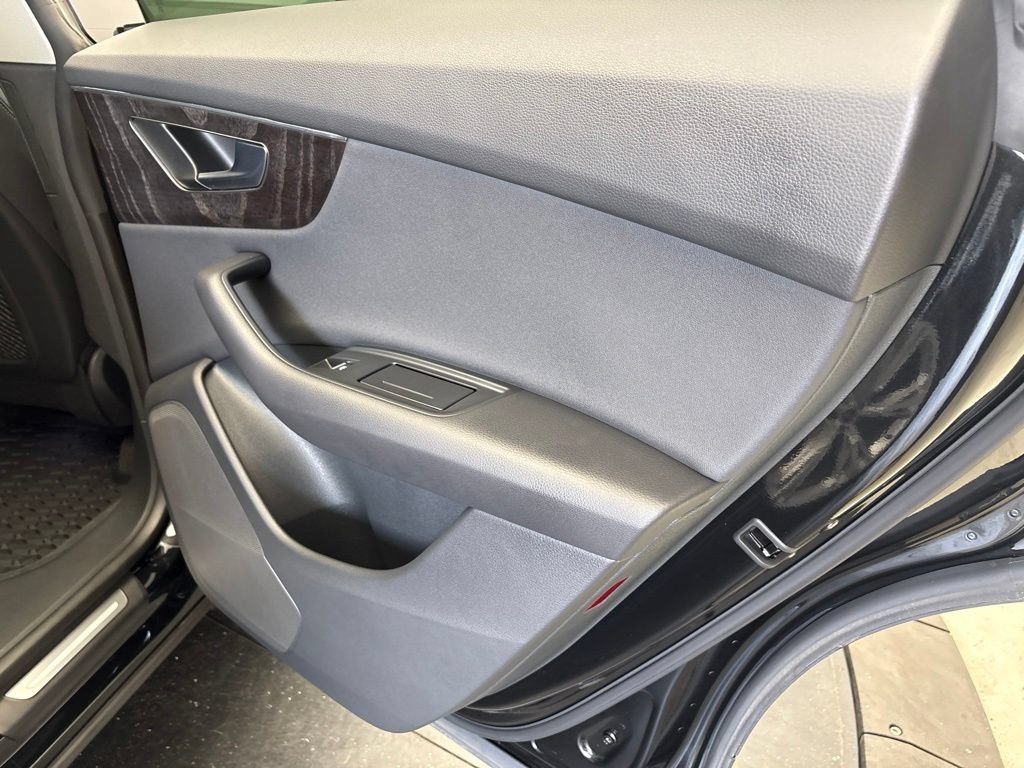 Used 2023 Audi Q8 Premium w/ Convenience Package AWD/4WD image 28