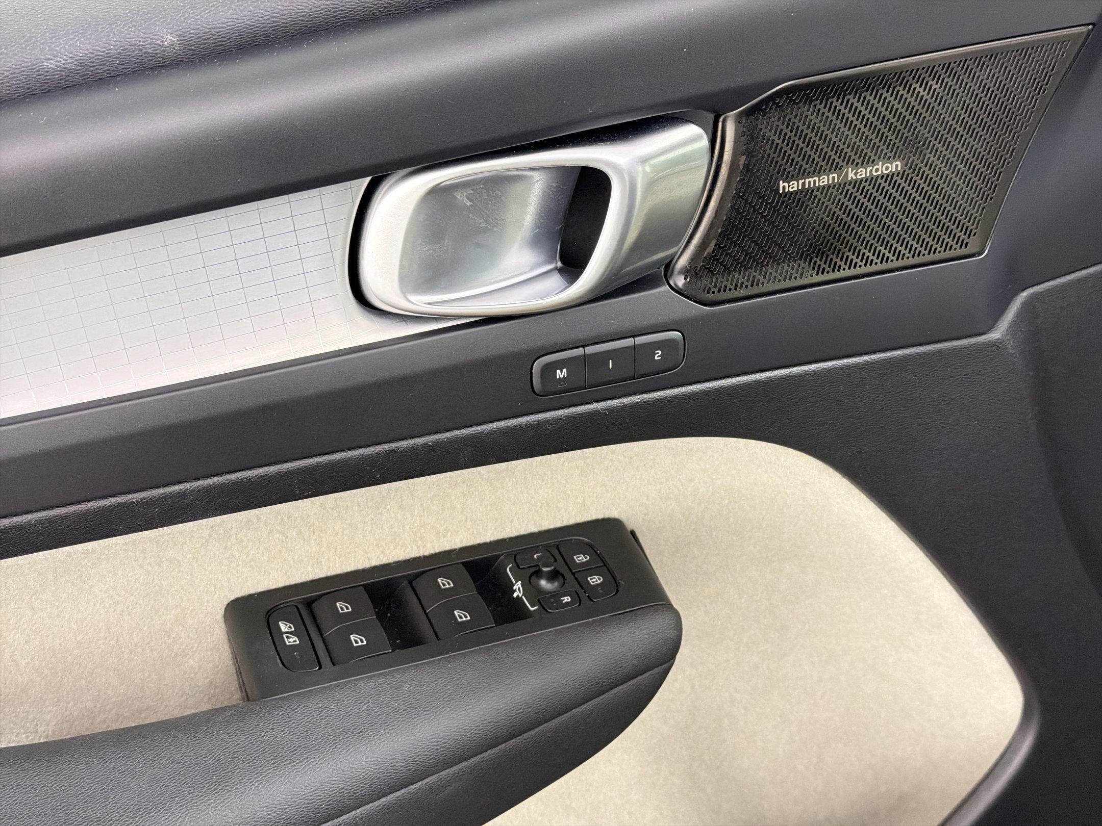 Used 2020 Volvo XC40 T5 Momentum w/ Protection Package image 22