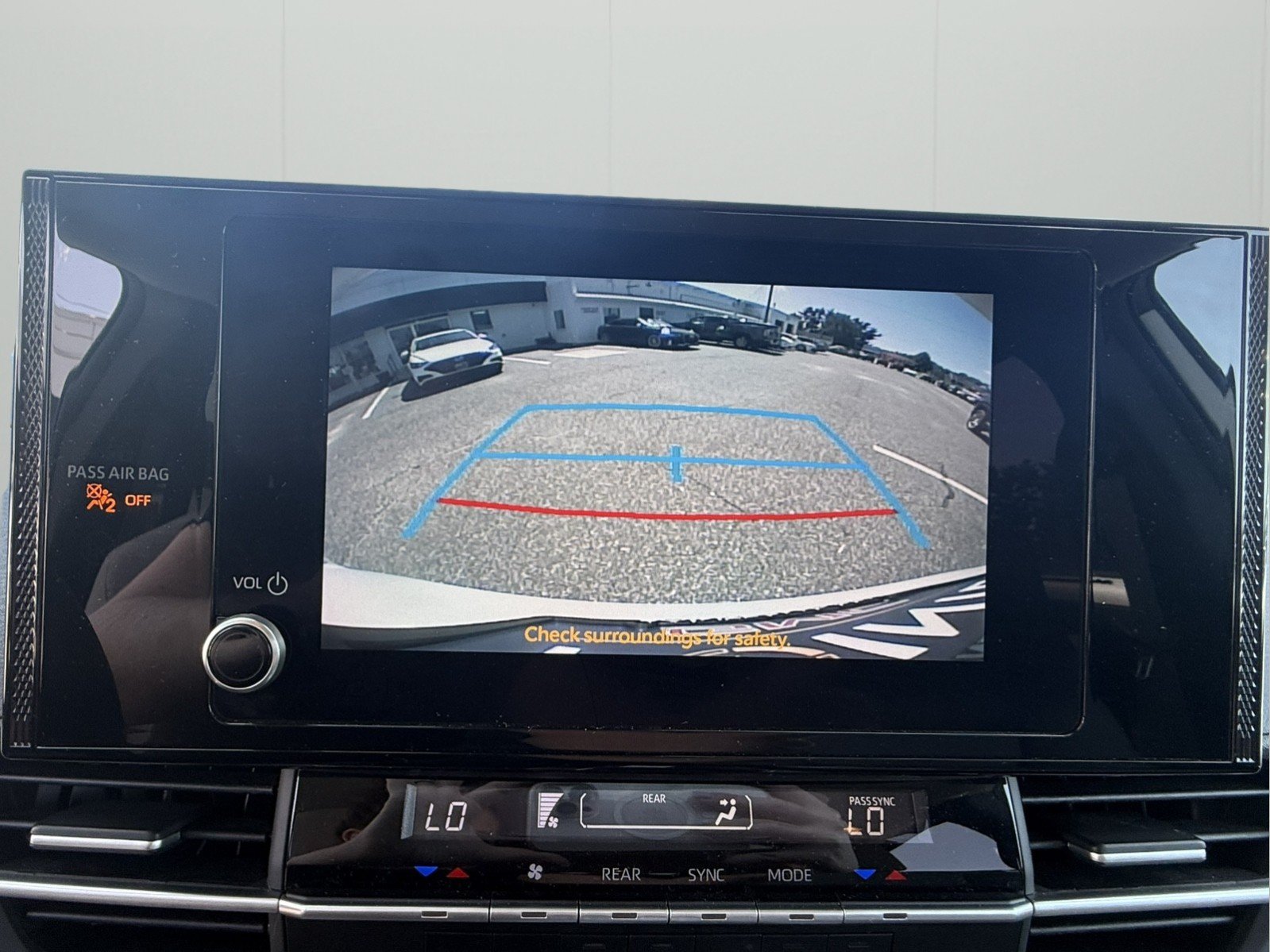 Used 2025 Toyota Sienna LE FWD image 14