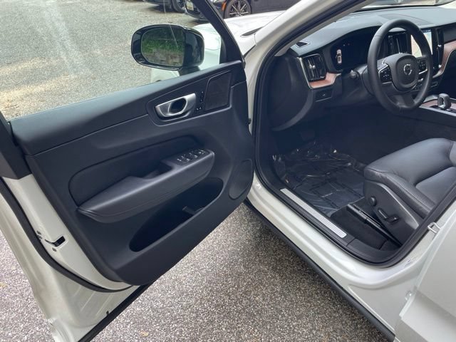 Certified 2024 Volvo XC60 B5 Plus AWD/4WD image 11