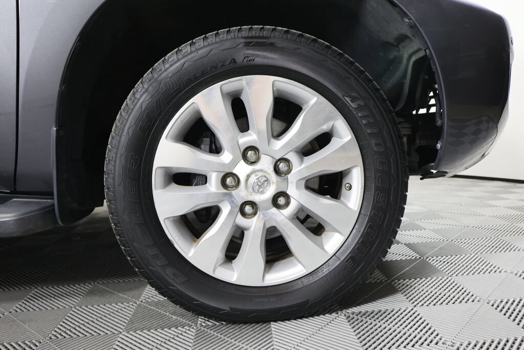 Used 2015 Toyota Sequoia Platinum AWD/4WD image 6