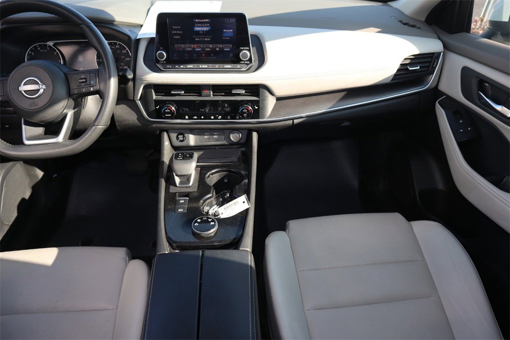 Used 2024 Nissan Rogue SV w/ SV Premium Package image 15