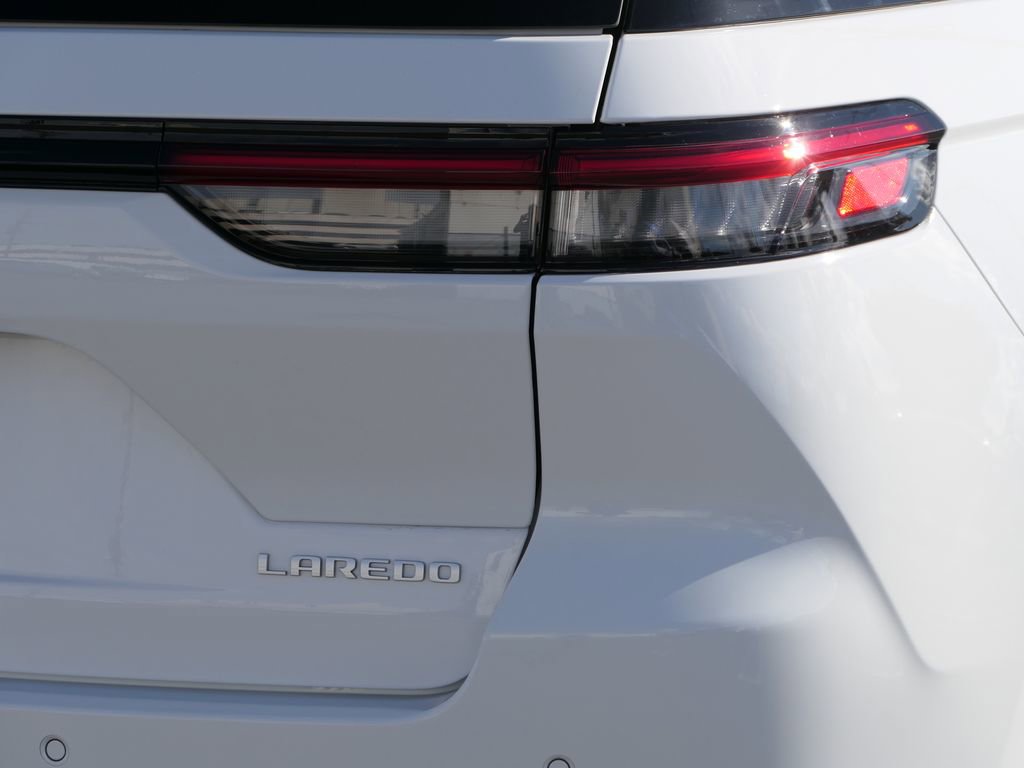 Used 2024 Jeep Grand Cherokee Laredo X image 5