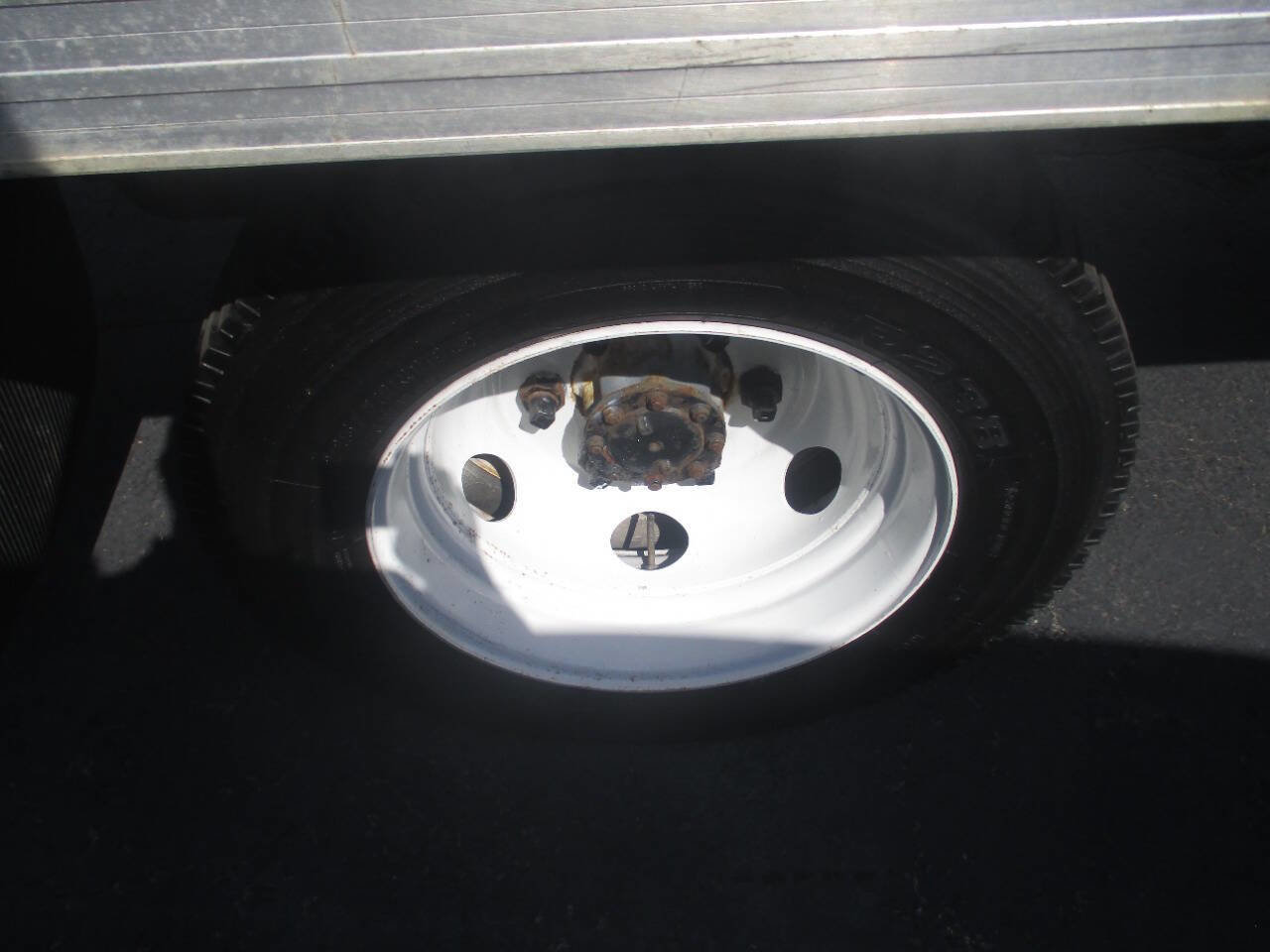 Used 2018 Isuzu NPR image 35
