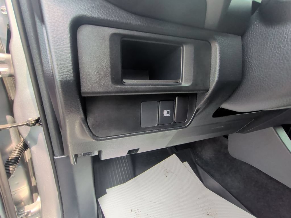 Used 2019 Toyota Tacoma SR5 AWD/4WD image 14