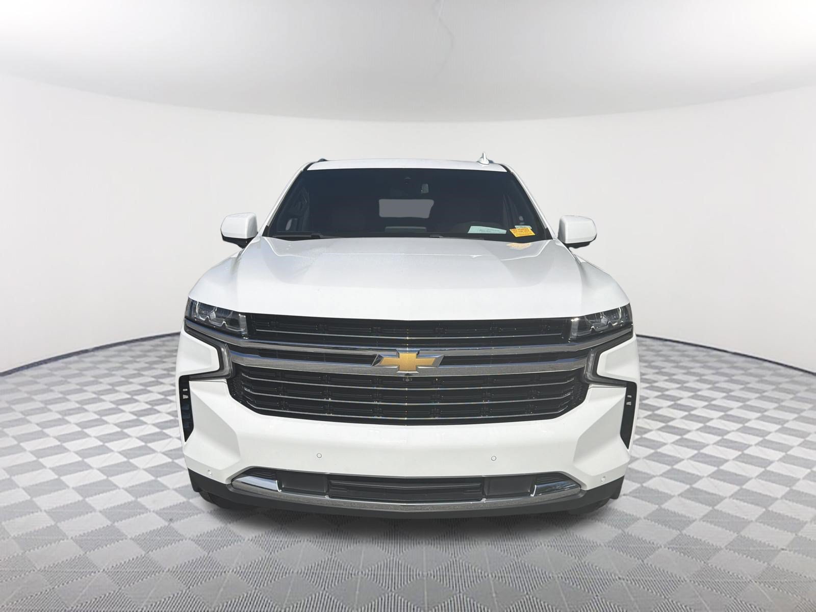 Used 2024 Chevrolet Suburban LT w/ Luxury Package AWD/4WD image 2