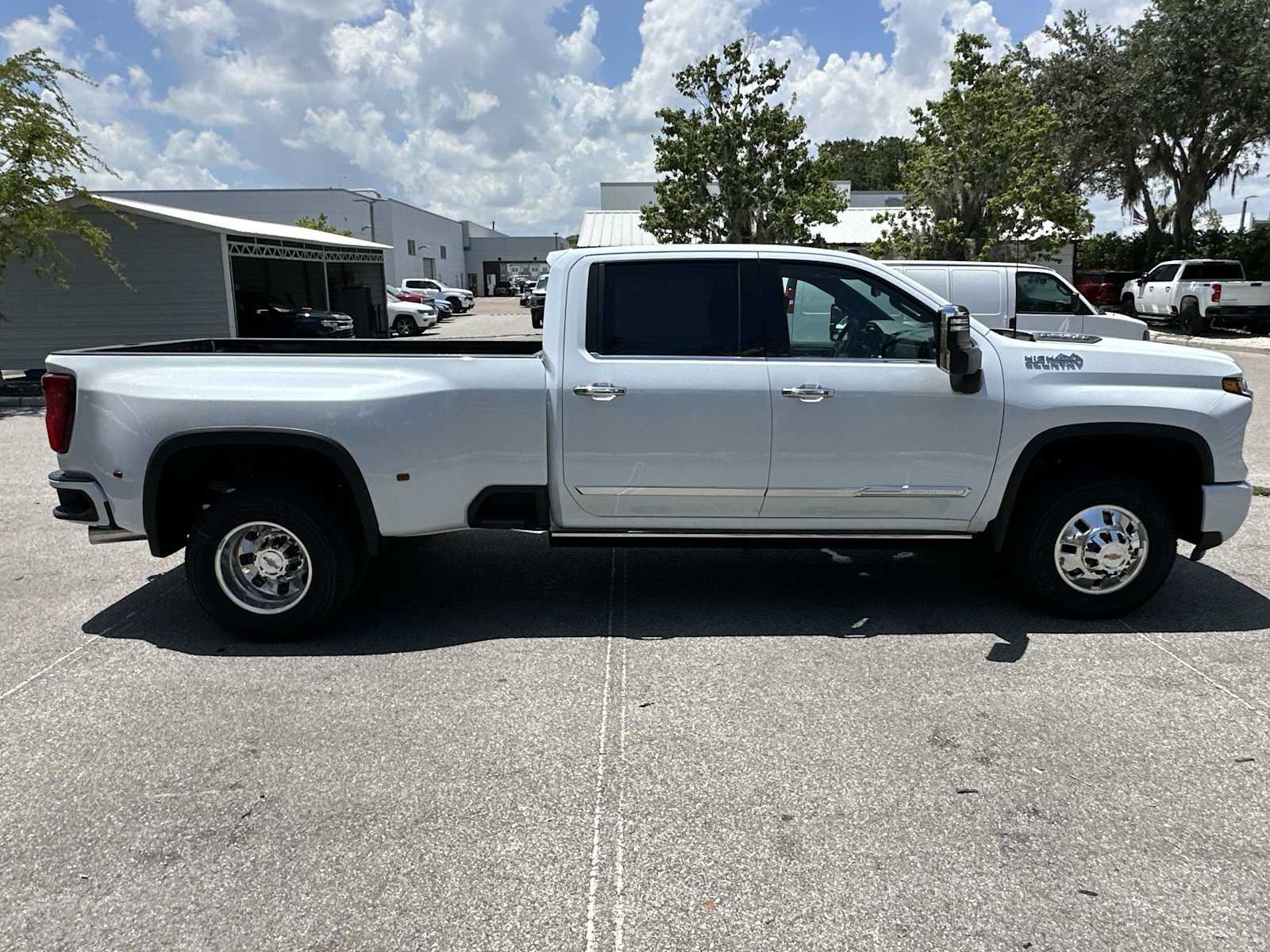 New 2026 Chevrolet Silverado 3500 High Country w/ High Country Premium Package AWD/4WD image 7