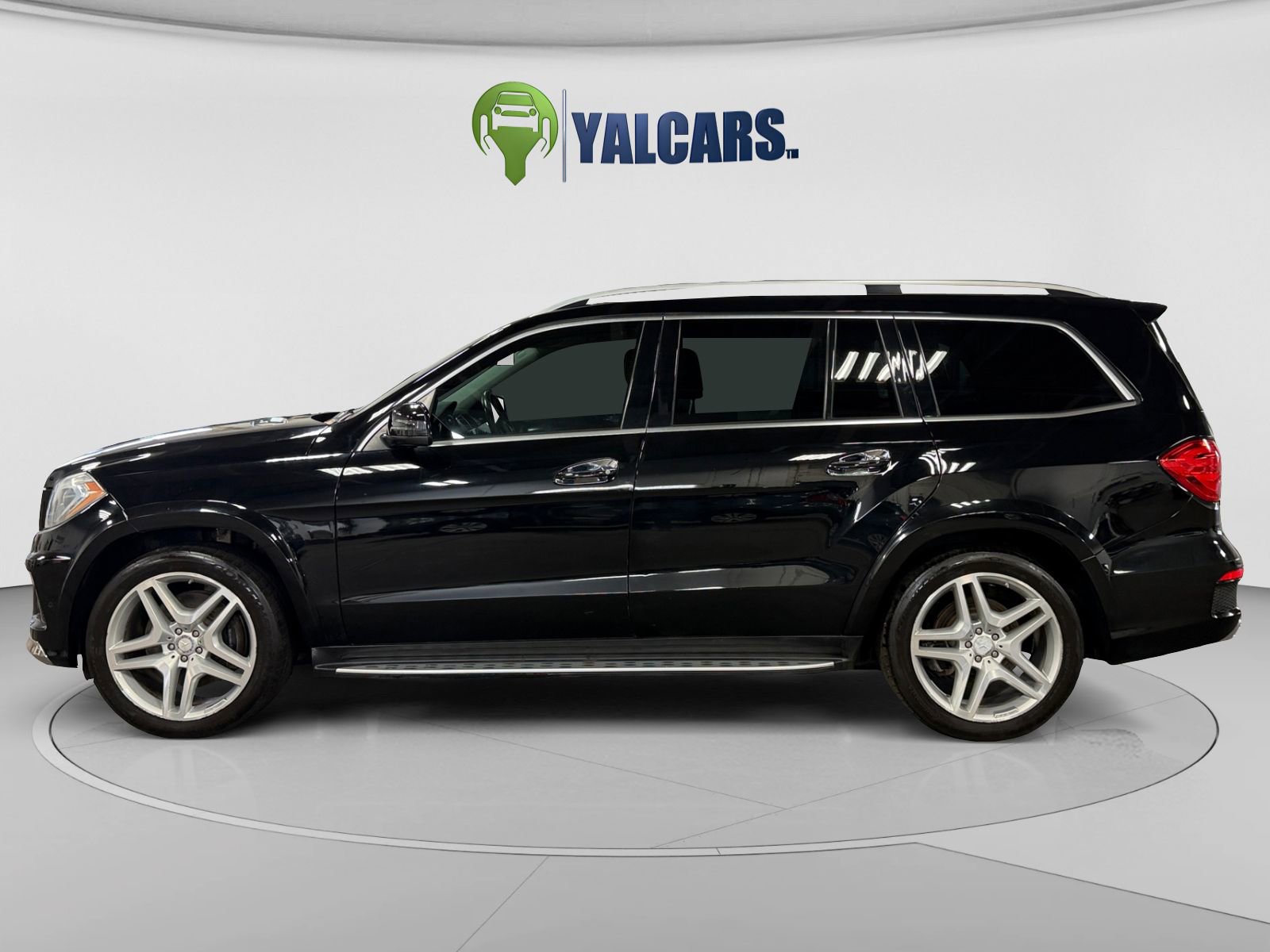 Used 2016 Mercedes-Benz GL 550 4MATIC image 2