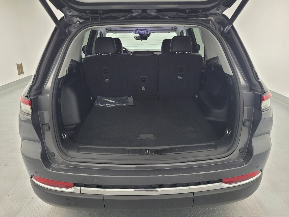 Used 2023 Jeep Grand Cherokee Limited AWD/4WD image 29