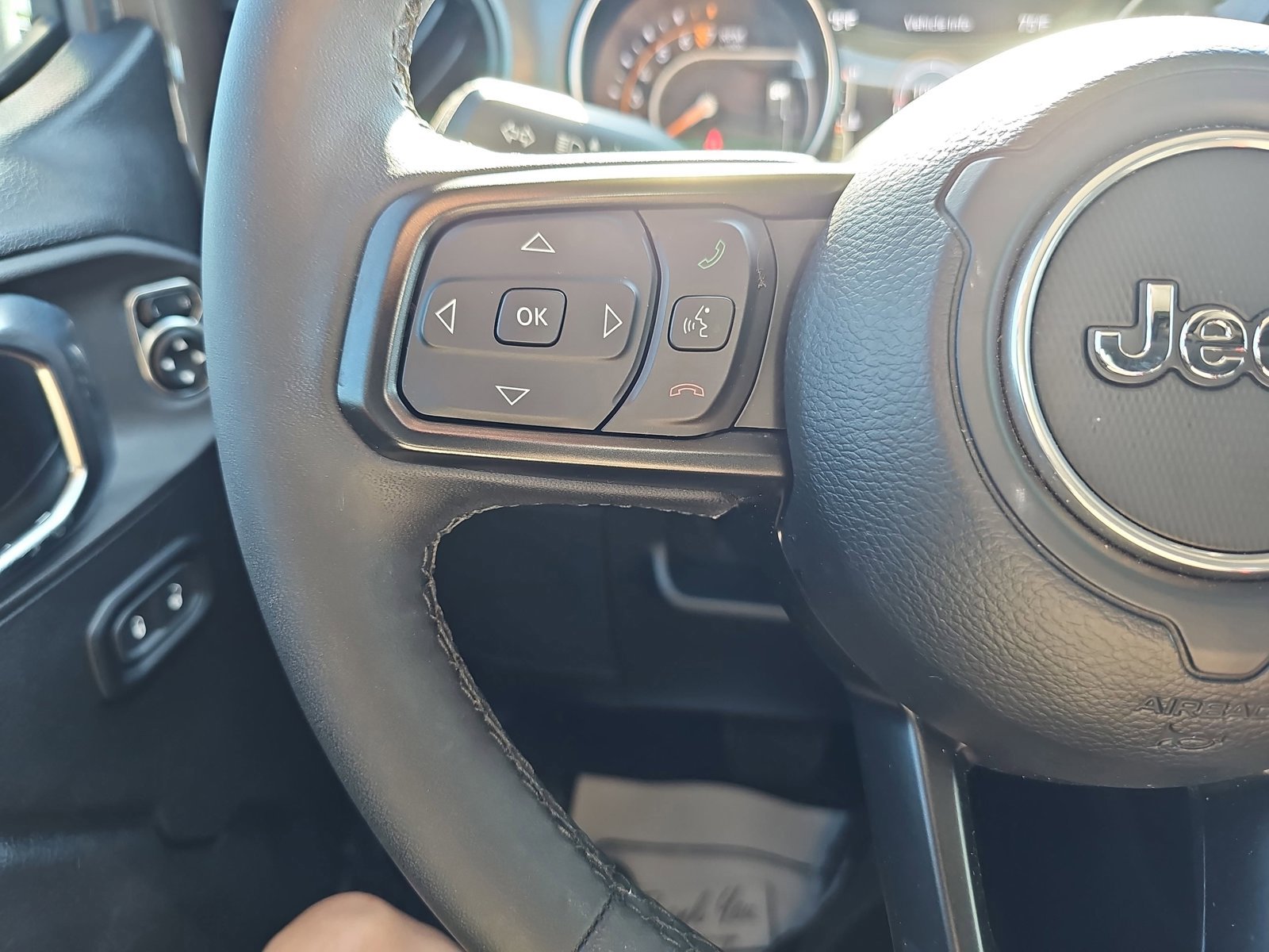 Used 2023 Jeep Gladiator Willys AWD/4WD image 17