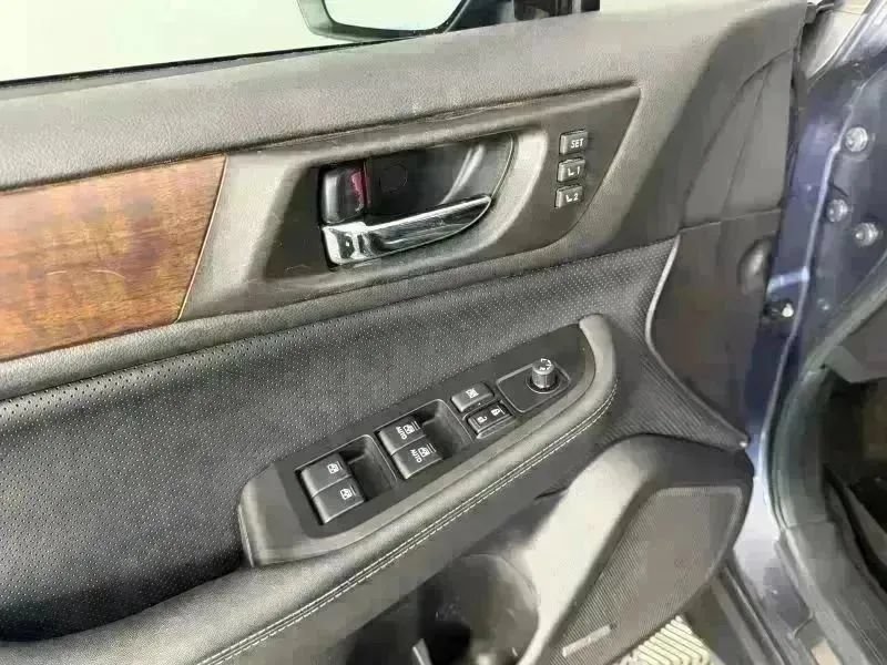 Used 2017 Subaru Outback 2.5i Limited AWD/4WD image 32