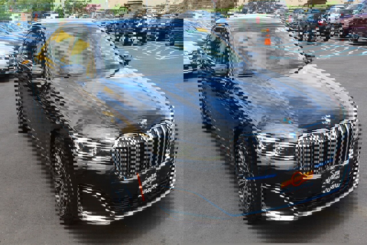 Used 2020 BMW 750i xDrive image 4