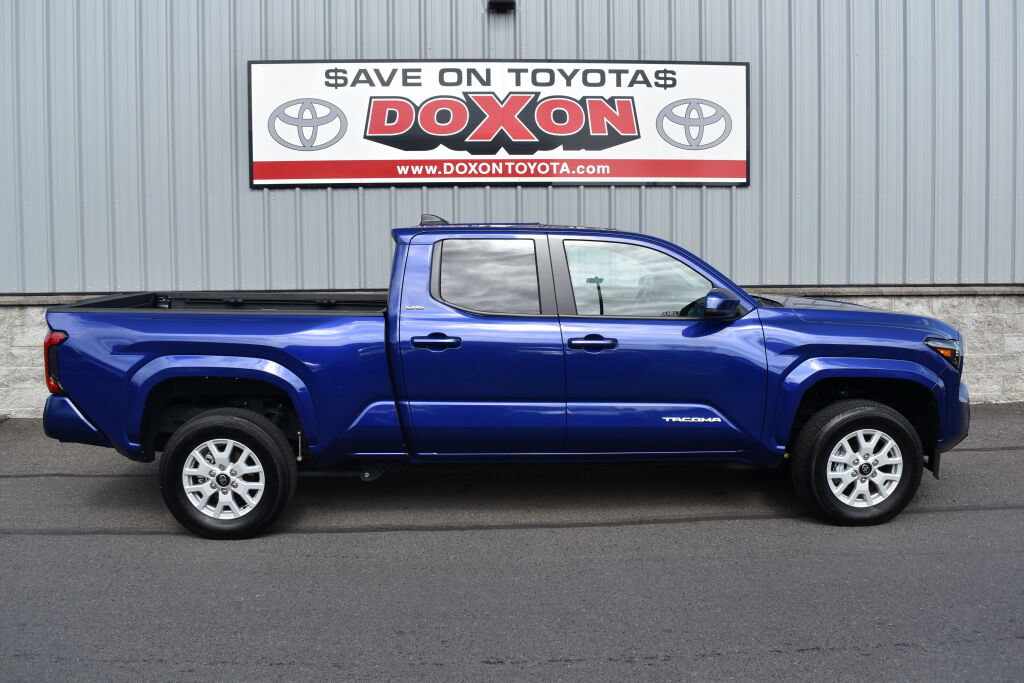 Certified 2025 Toyota Tacoma SR5 AWD/4WD image 8
