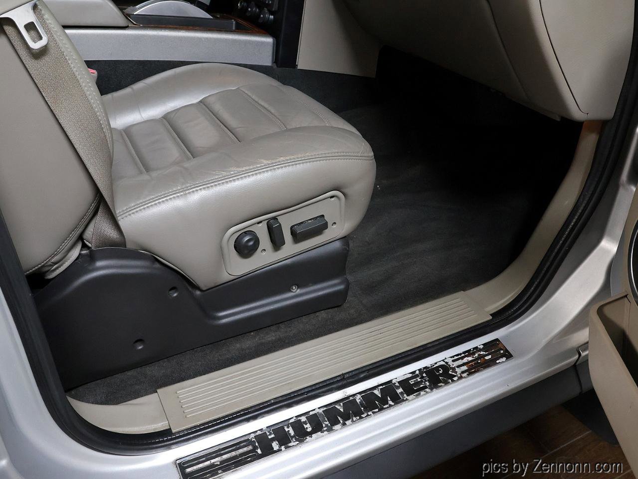 Used 2003 HUMMER H2 w/ Preferred Equipment Group image 26