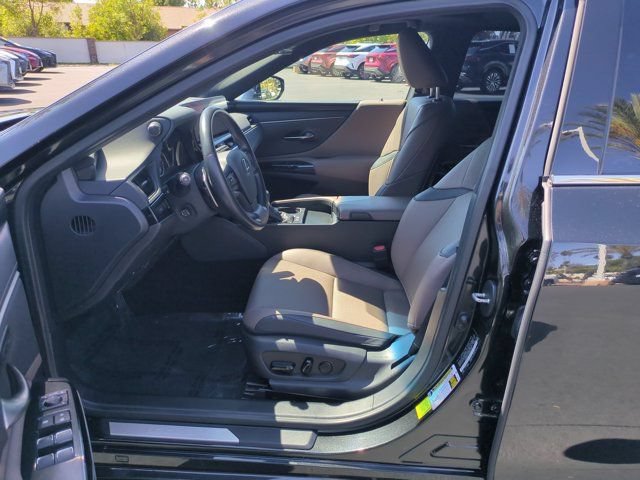 Used 2025 Lexus ES 300h w/ Premium Package FWD image 11