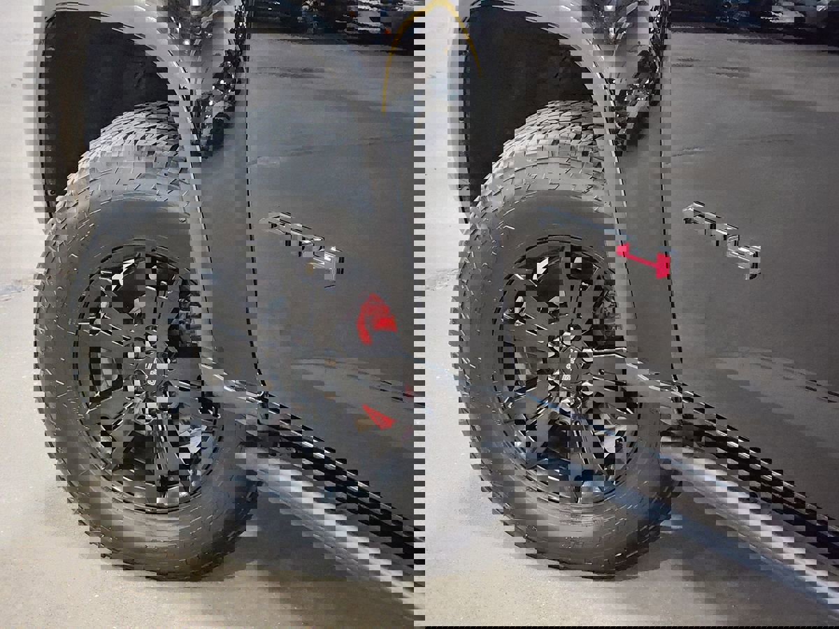 Used 2022 GMC Canyon AT4 image 23