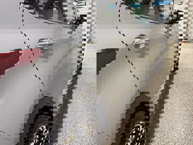 Used 2020 Chevrolet Bolt Premier w/ Infotainment Package image 9