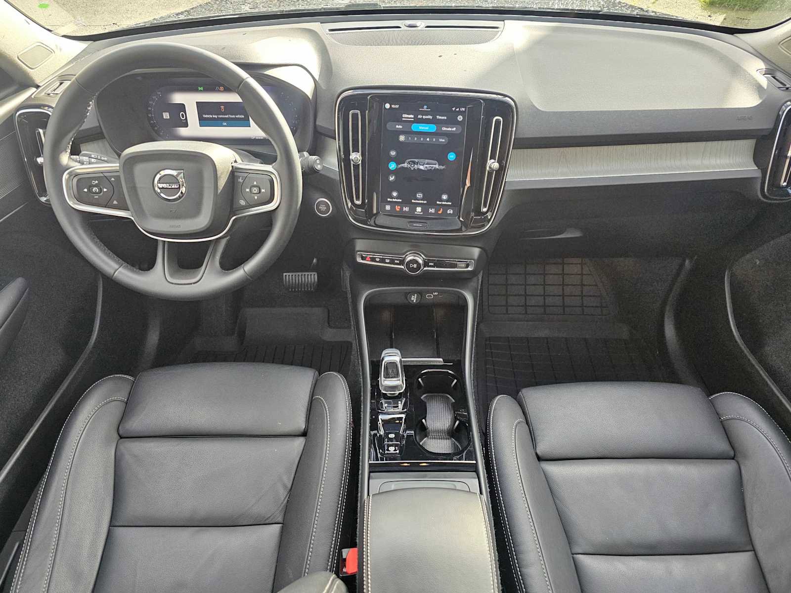 Used 2025 Volvo XC40 B5 Plus w/ Protection Package Premier image 20