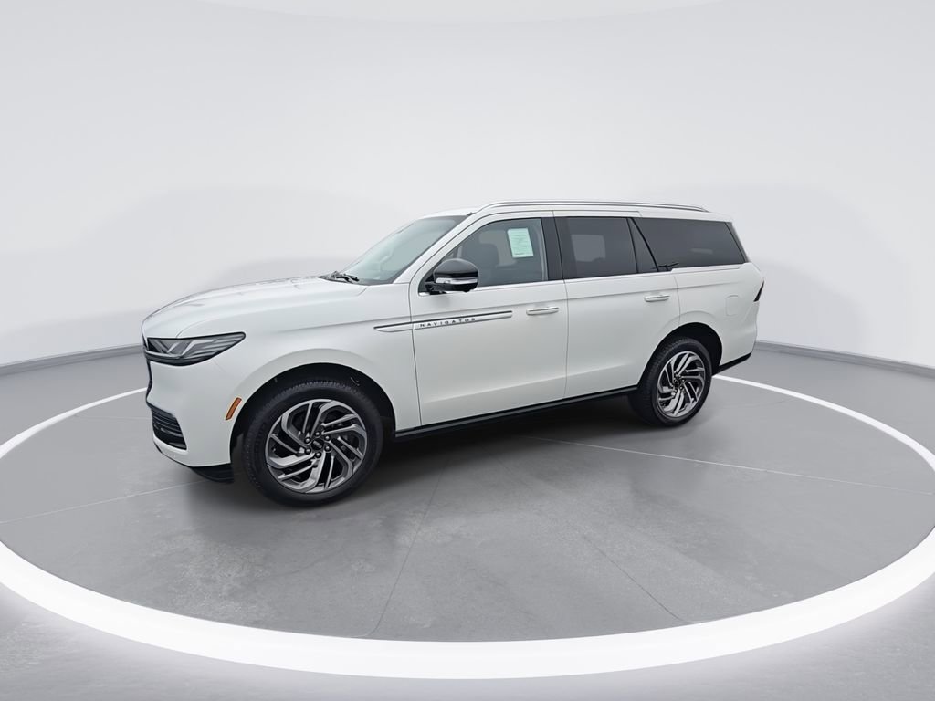 New 2025 Lincoln Navigator Reserve AWD/4WD image 4