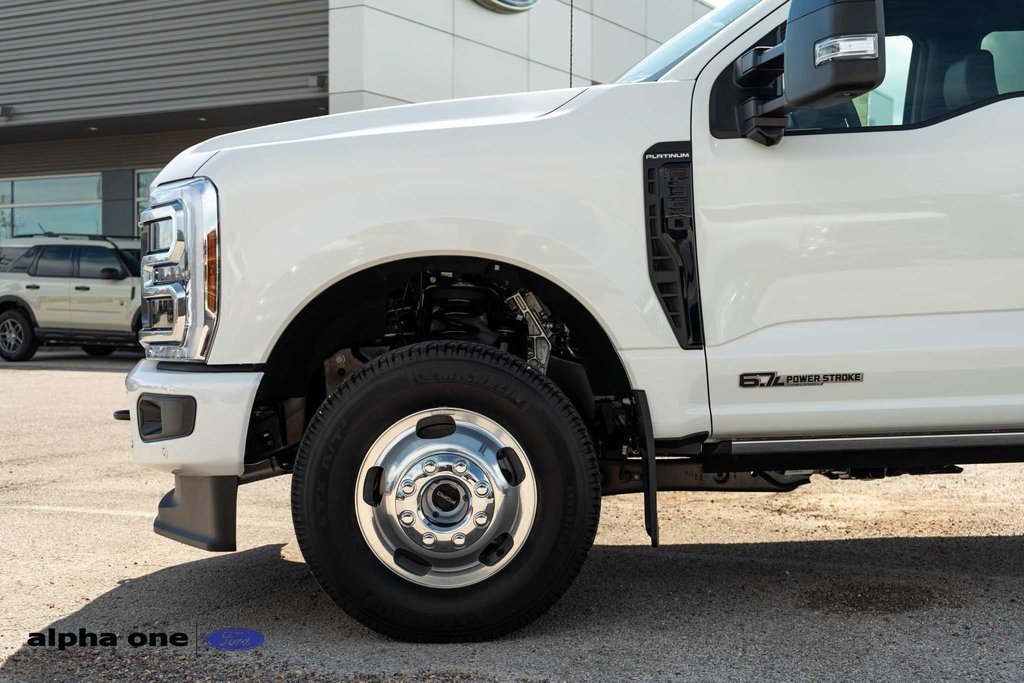 Used 2025 Ford F350 Platinum image 11