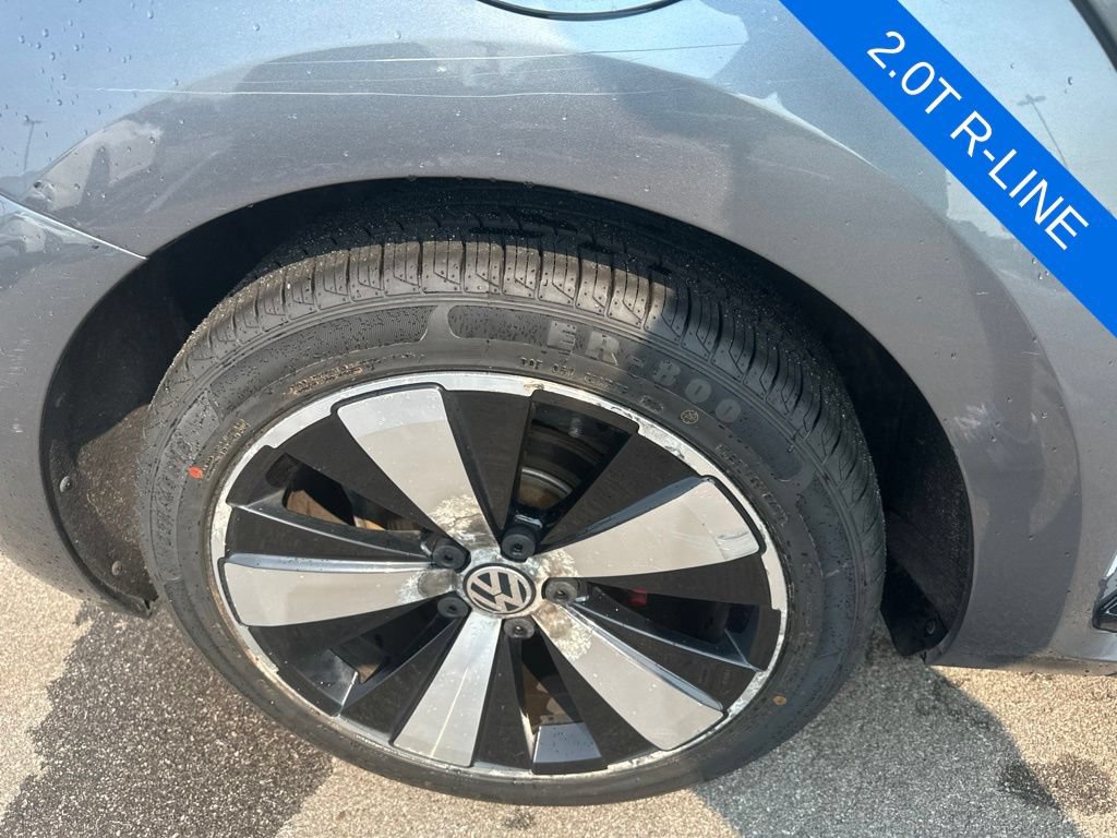 Used 2014 Volkswagen Beetle R-Line FWD image 33