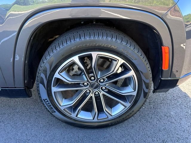 Used 2023 Jeep Grand Wagoneer L Series III AWD/4WD image 13