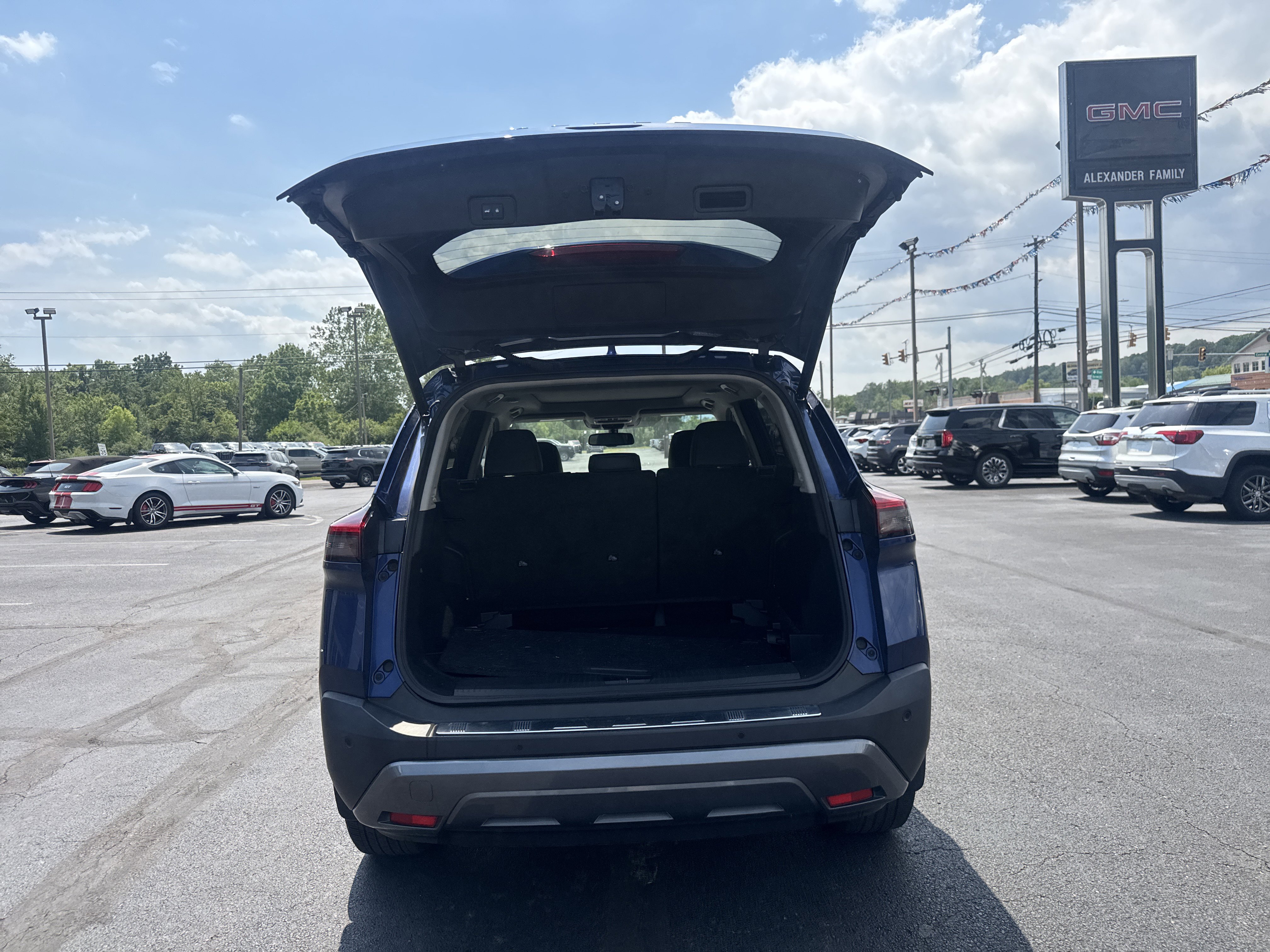 Used 2023 Nissan Rogue SL w/ SL Premium Package AWD/4WD image 2
